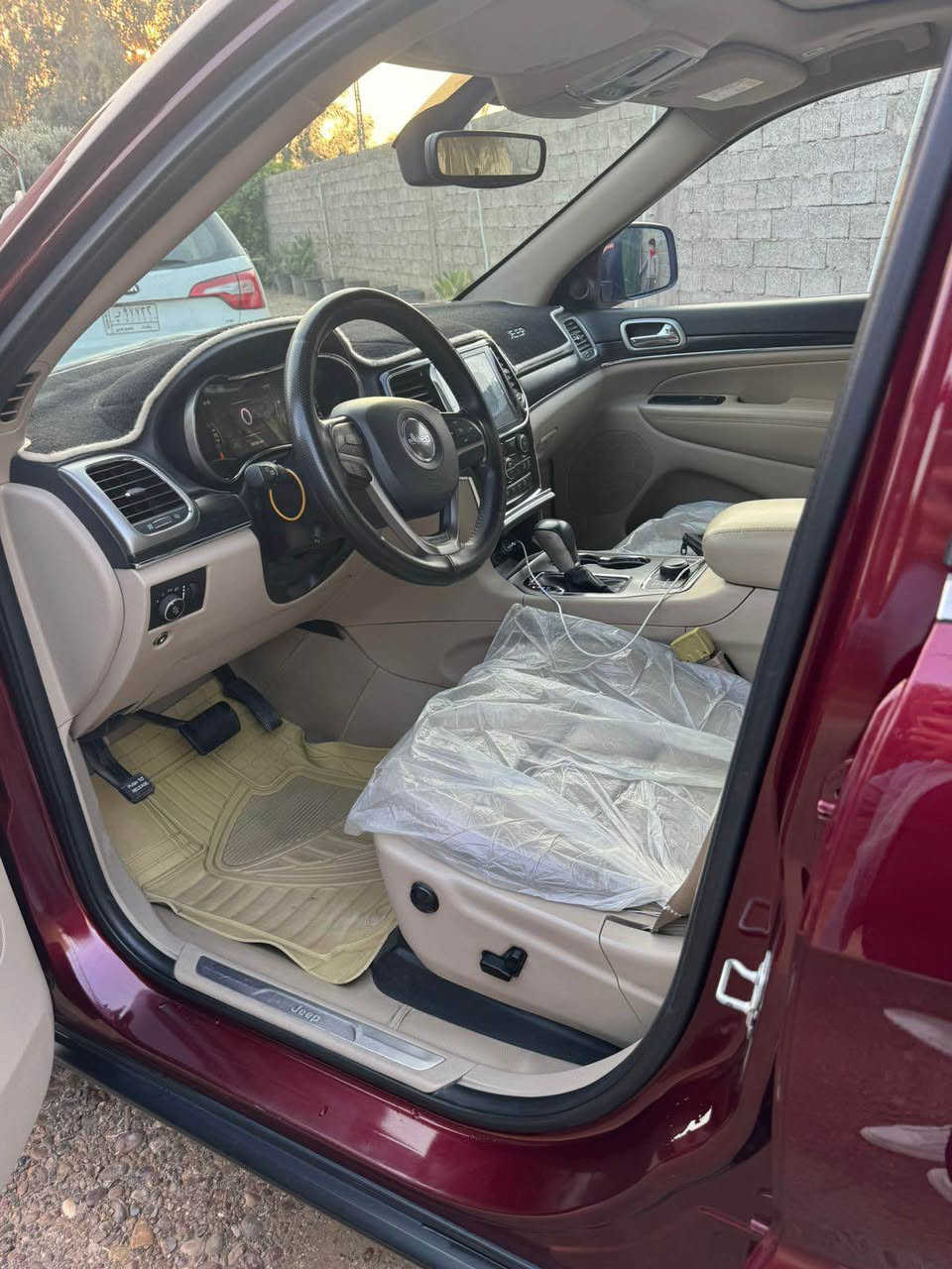 جيب كراند شيروكي خليجي لمتد فور ويل 2019 رقم بغداد فول مواصفات بونوراما كشنات جلد كهرباء نظام الانطفاء ذاتي حساسات امامي خلفي تدفئة بالستيرن شفتات بالستيرن شاشات عدد3 نقطة عمياء ستيرن كهرباء مودات قيادة ايكو سبورت بيها فقط بارد بالجاملغ الامامي الايسر وبيها شخط بسيط بالجاملغ الايمن الخلفي بدون اي صبغ كير ومحرك مكفولات ماشيه 85 ألف كيلو متر 
للاستفسار الاتصال *********** بغداد, العراق
