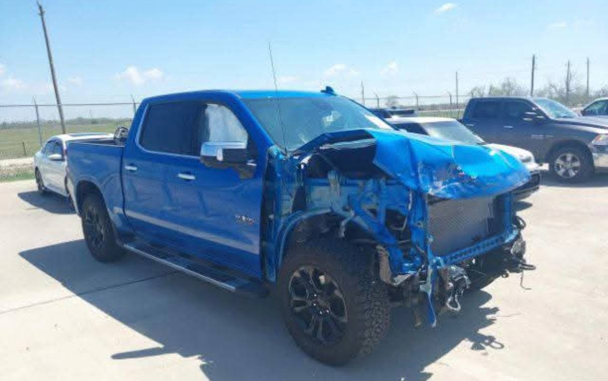 السلام عليكم
للبيع سلفرادو موديل 2024 LTZ 
سياره فول مواصفات فتحه 
ماشية ٤ الاف ميل 
محرك ٨ سلندر ٥٣٠٠ 
كير طرح 
شاشه جبيره 
دبل باب خلفي 
باب طويل بدي الكصير المرغوب 
السياره واصله بغداد موجوده بكراده كمب ساره 
داخله  بكتاب شهداء 
يعني بس تصليح الرقم مجاني على الدوله 
السياره تشتغل وتمشي 
السعر $31700 قفل 
317 ورقة قفل
بيع فقط بدون مراوس
للتواصل ***********
