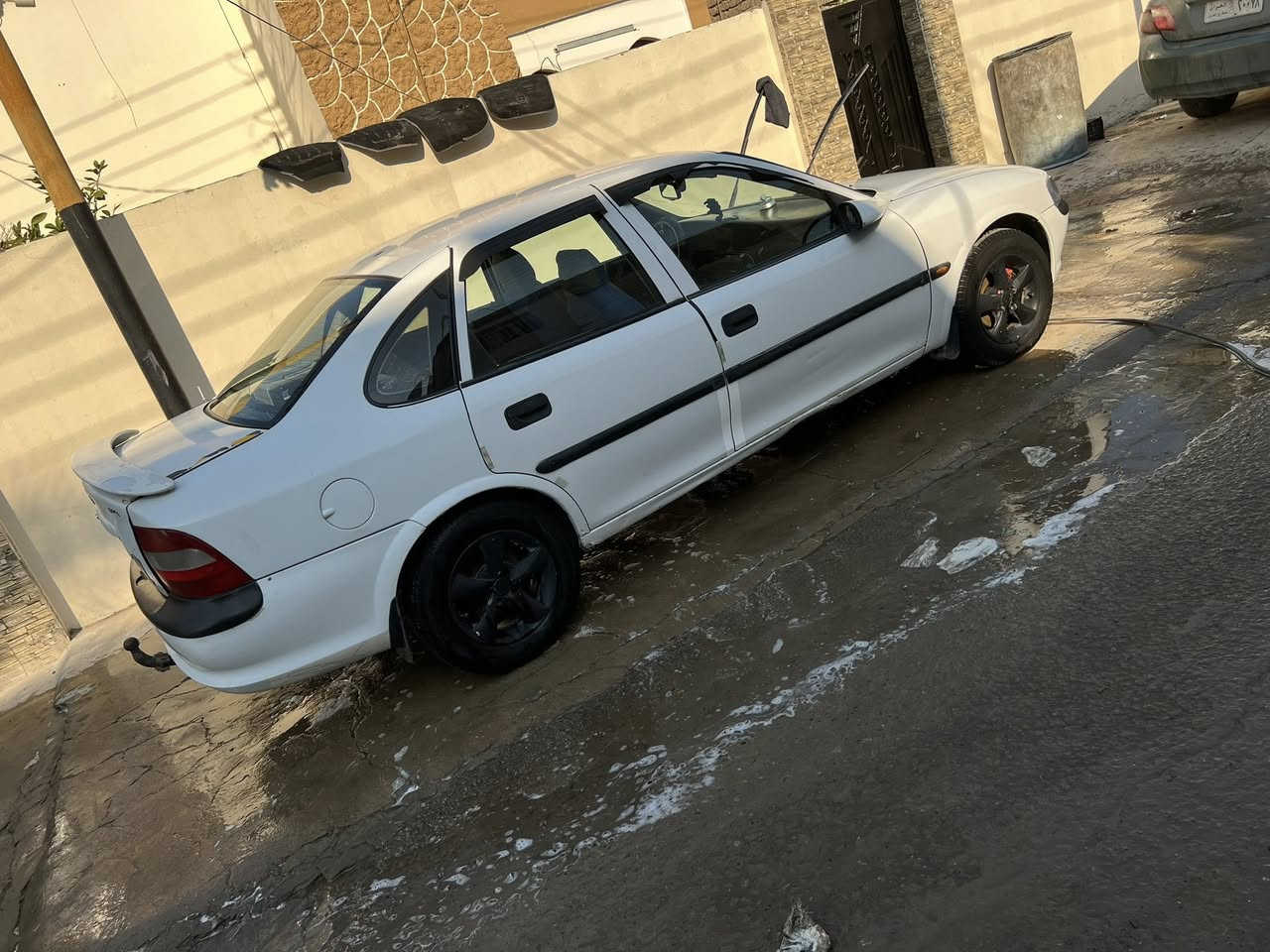 سلام عليكم اوبل فكترا موديل 1997 محرك مفتوح حجم 2000كير عادي سياره مناقصها شي الحمد لله تخم تاير جديد الشراي يجي يشوف بعينه النضافه سعرها 45$ وبيها مجال مكاني سامراء ***********
