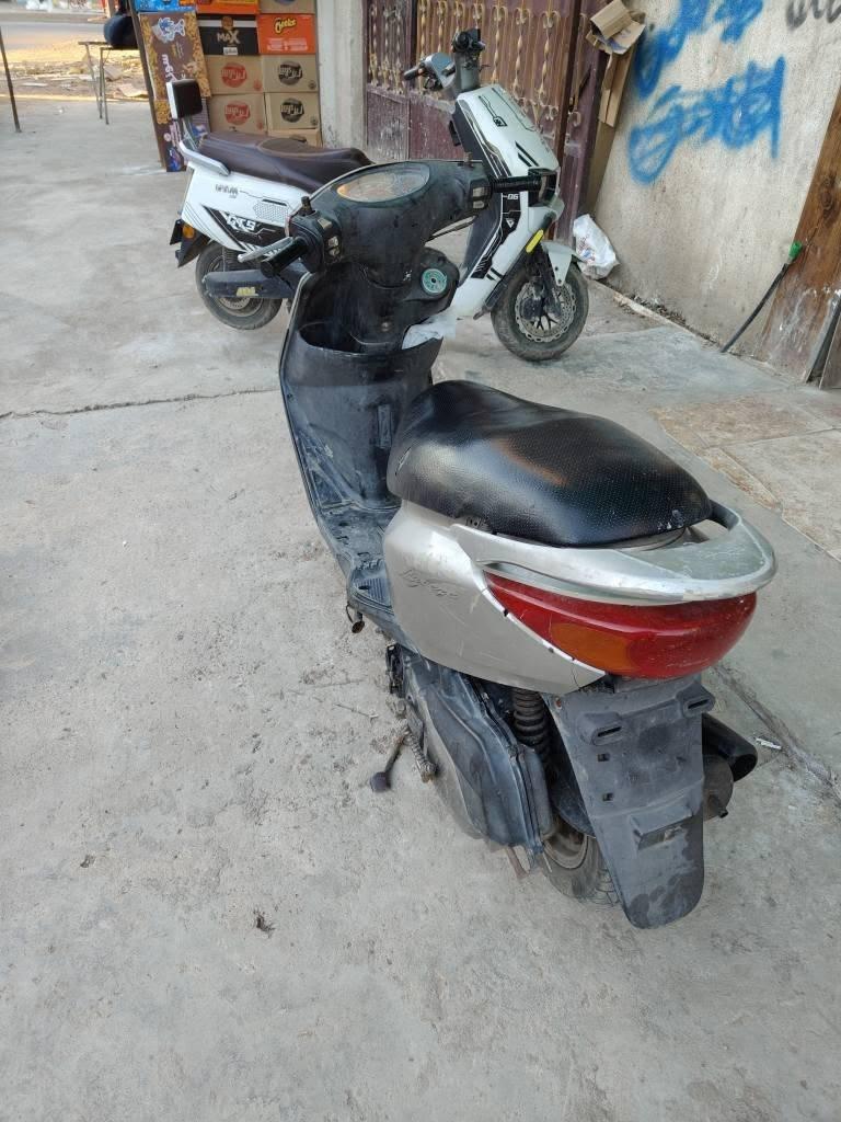 بريز ياباني للبيع مكاني بغداد الشعب رقمي ***********
نقصها باتري دراجه شغاله خير من الله 
سبب البيع عندي دراجه ايراني كير ثانيه اشتغل بيها
بيها صوت تفيلس يحتاجلها تفليس 
سعرها 400 وبيها مجال بغداد, العراق
