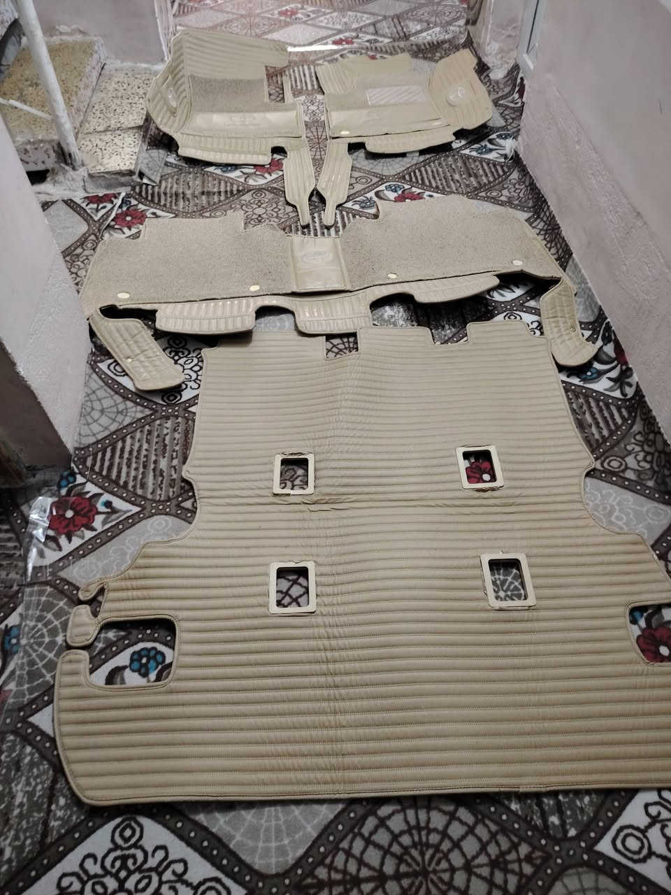 السلام عليكم للبيع ارضيات لاندكروزر من مديل ٢٠٠٨الئ ٢٠٢١ سيد علي ***********
