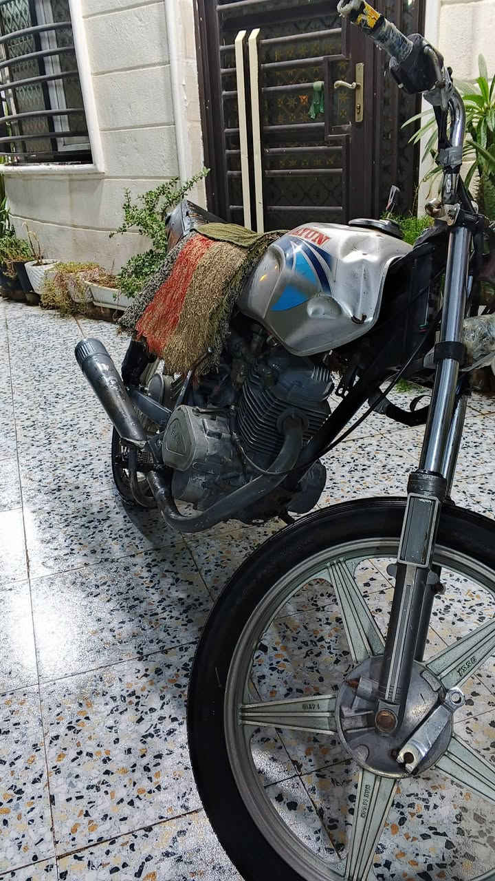 سلام عليكم دراجه فيوم موديل 2008تخم تايرات غراض كلهن جدد ضفيره شغاله سلف شغال عوزه باتري محرك فول((دراجه نااشف))مكاني كربلاء اطويريج لشراي يجي خاص او اتصال ***********
