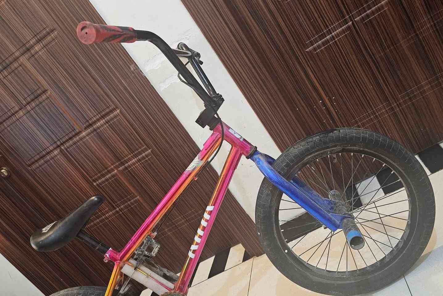 السلام عليكم
BMX نظيف جد للبيع
***********

