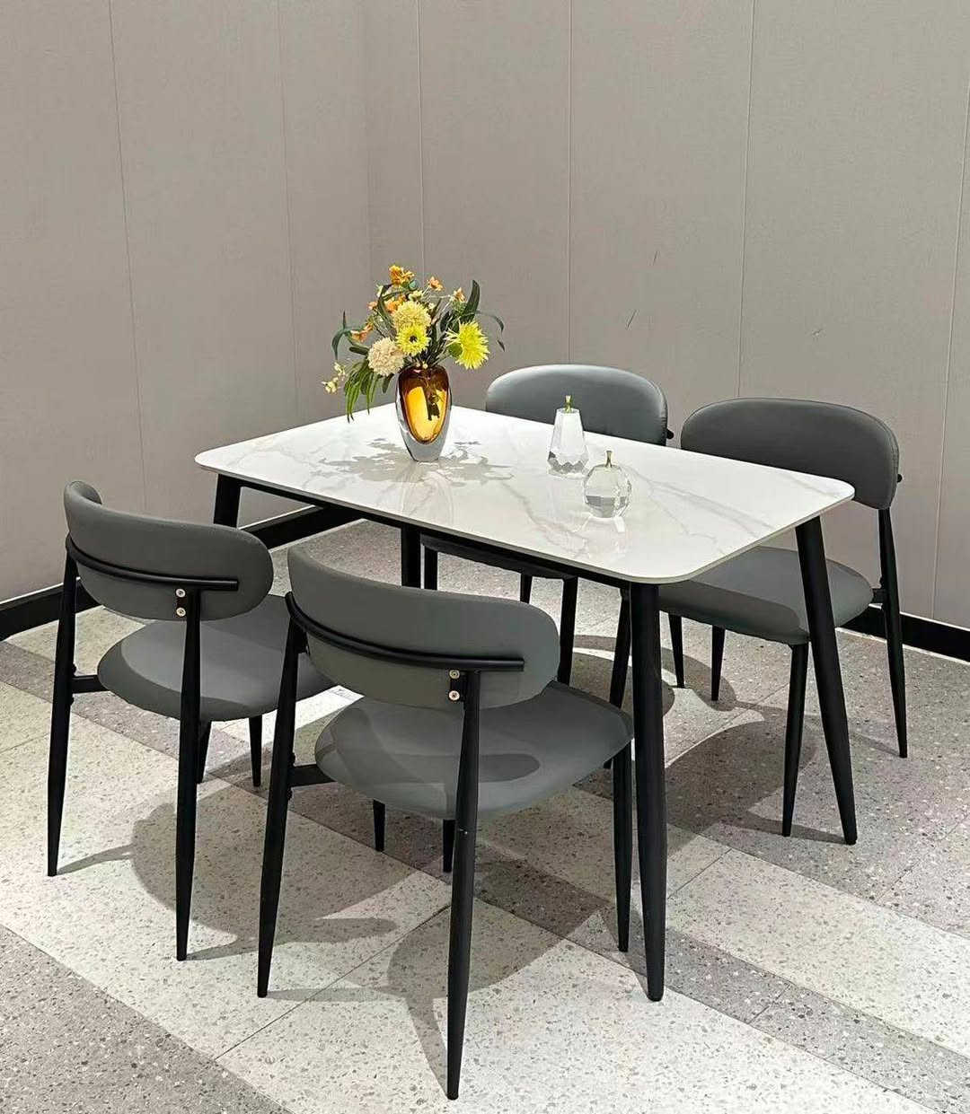 🔥 عرض مميز – طاولة طعام فخمة 🔥
إذا تريد فخامة وجودة بمطبخك ✨
طاولة طعام سطح مرمر بورسلين + أرجل حديد + كراسي جلد بتصميم عصري وأنيق

🪑 كشنات جلد مريحة وجودة عالية
💪 هيكل قوي وثابت للاستخدام اليومي
✨ شكل فخم يناسب كل منزل

💰 الأسعار:
✔ 4 كراسي: 225 ألف
✔ 6 كراسي: 290 ألف

🚚 يوجد خدمة توصيل
🌍 صنع صيني مستورد

📦 الكمية محدودة
📩 للحجز والاستفسار راسلنا على الخاص الآن


**إذا كنت صاحب هذا الإعلان وتريد حذفه لأي سبب، رجاءا أرسل رسالة إلى الدعم الفني**