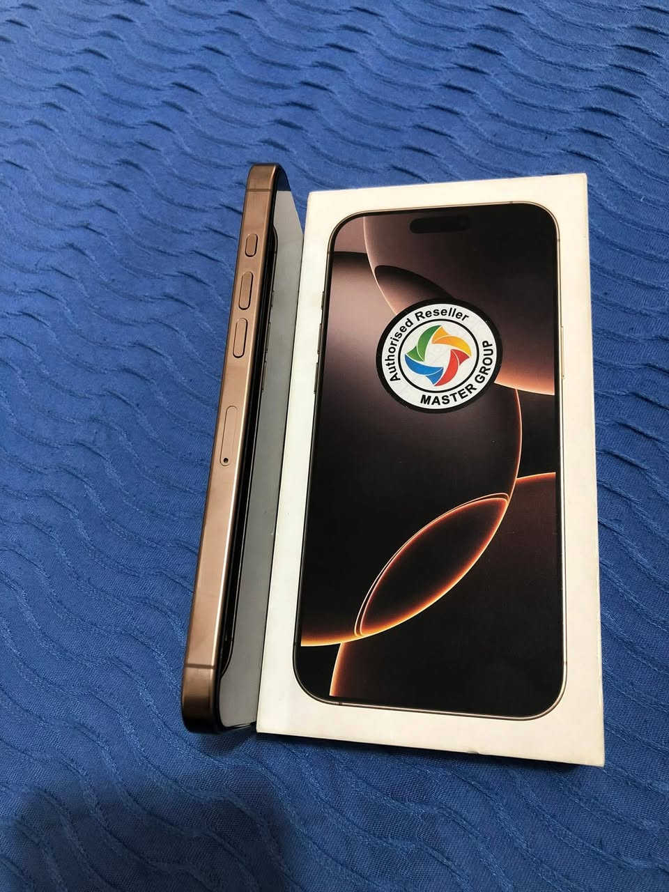 16 برو ماكس تيتانيوم صحراوي ذاكره 256
بطاريه 91 نظافة 100 ضمان ماستر ملحقاته كاملة وجديد لاصق شاشه وحافظه تحديث آخر إصدار 
سعر مليون 275 الف 🔐 
………………..
مكاني سيديه *********** واتساب
