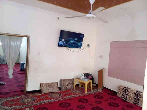 بيت مع مشتمل للبيع طابو صرف المساحة ٢٠٠ متر
العنوان - حي الحر الثوره - أول فرع عن الشارع العام
يحتوي البيت على طارمه و استقبال و صاله و مطبخ و غرف نوم عدد ٢ وصحيات خارجيه.
المشتمل طابقين يحتوي الطابق الأول على صاله و استقبال و صحيات و الطابق الثاني يحتوي على صاله و غرفه نوم و صحيات و سطح .
السعر 280 مليون وبي مجال 
للإستفسار ***********
