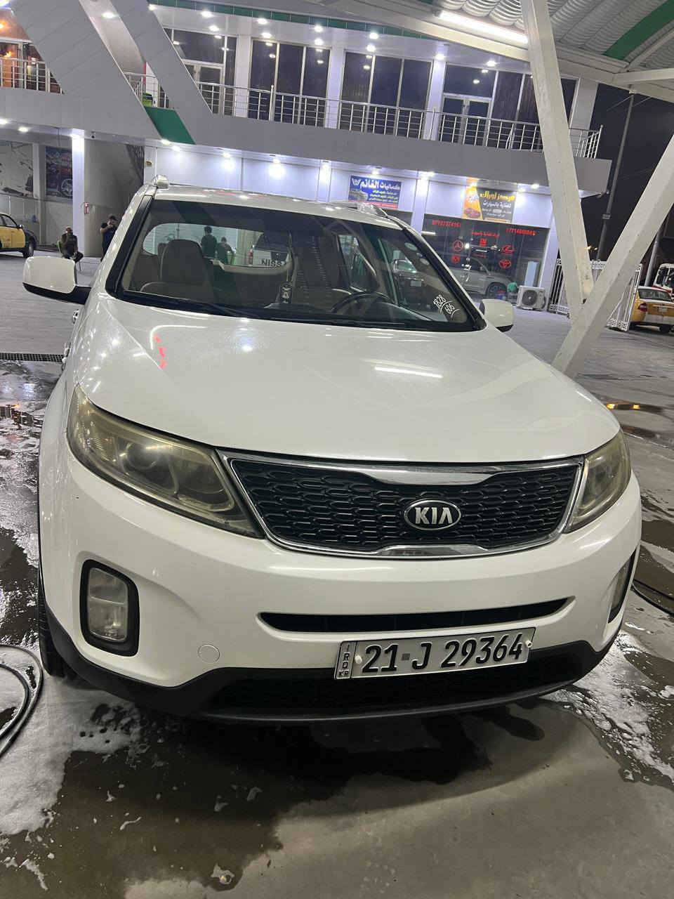 سلام وعليكم 
سورنتو 2014 خليجي 
4 V مكينه2400 
السياره خليجي مكفوله كفاله عامه 
السياره نضيفة جدآ السياره 
مكانهه البصره قضاء شط العرب 
السعر 165وبيهه مجال بسيط 
للستفسار *********** البصرة, العراق
