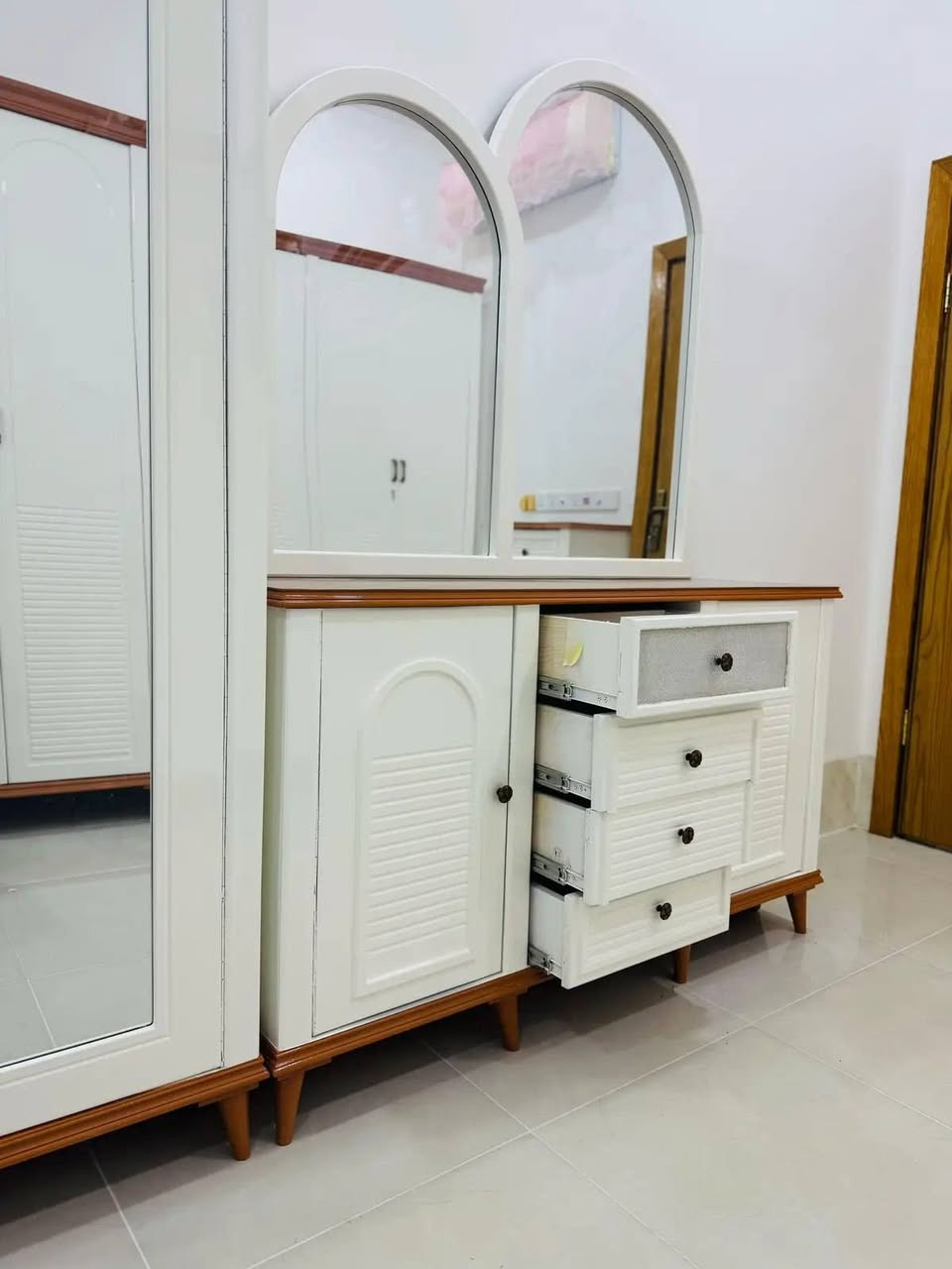 لسنا الوحيدون لكننا الافضل 👍
"فكرتك… نصممها، ننفذها، ونحوّلها لقطعة فنية تعيش وياك 🔨✨
غرفه حفر داخلي😍 حسب طلب الزبون ديكور 2026❤️‍🔥🚪📌

رقـــم الهاتف ***********📞.واتساب
