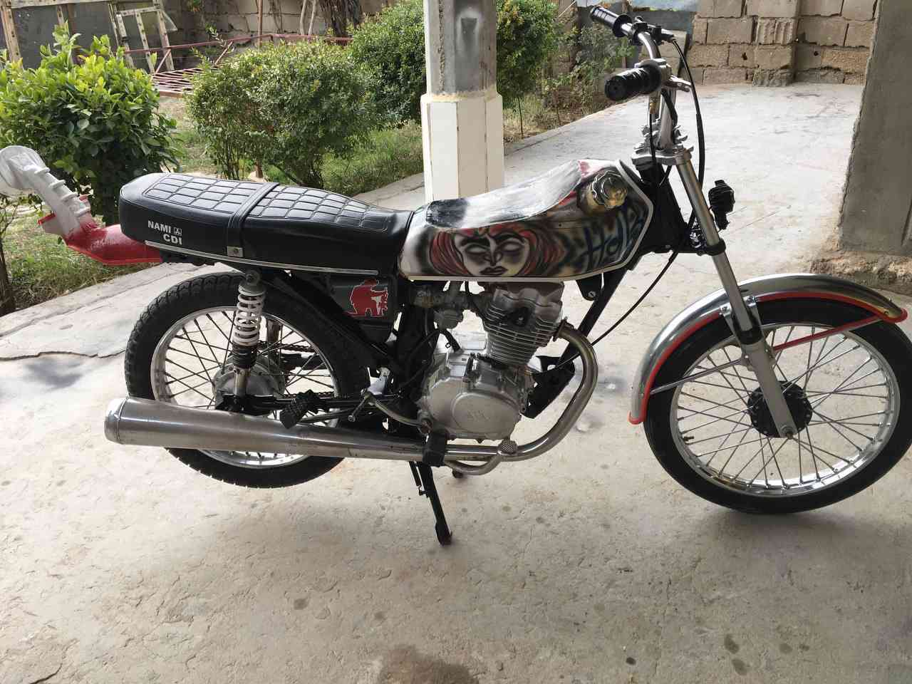 السلام عليكم.للبيع دراجه نامه اوراق اسكنر دراجه نضيفه بيها شلعه فول مكينه نضيفه محتاج وريد ابيعه السعر 450 المكان حله ***********
