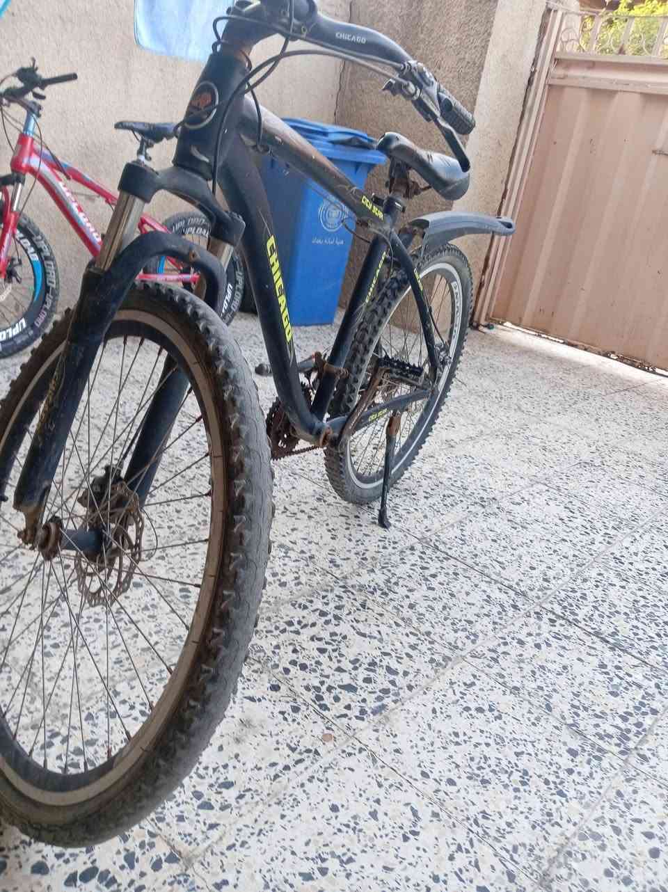 السلام عليكم بايسكل للبيع كلشي ما بي حجم 28 بس معتاز واريد ابيعه بي خلل واحد بس البولبرين مال الصجم مال المكينه طاك وكلشي ما بي امانت الله السعر 75الف وبي مجال للطيبين دك عليه وتشلع عيوني 
المكان بغداد الشرطه الرابعه قرب السوك الشعبي 
هاتف/***********
دك عليه وتشلع عيوني هم مو بس البايسكل
