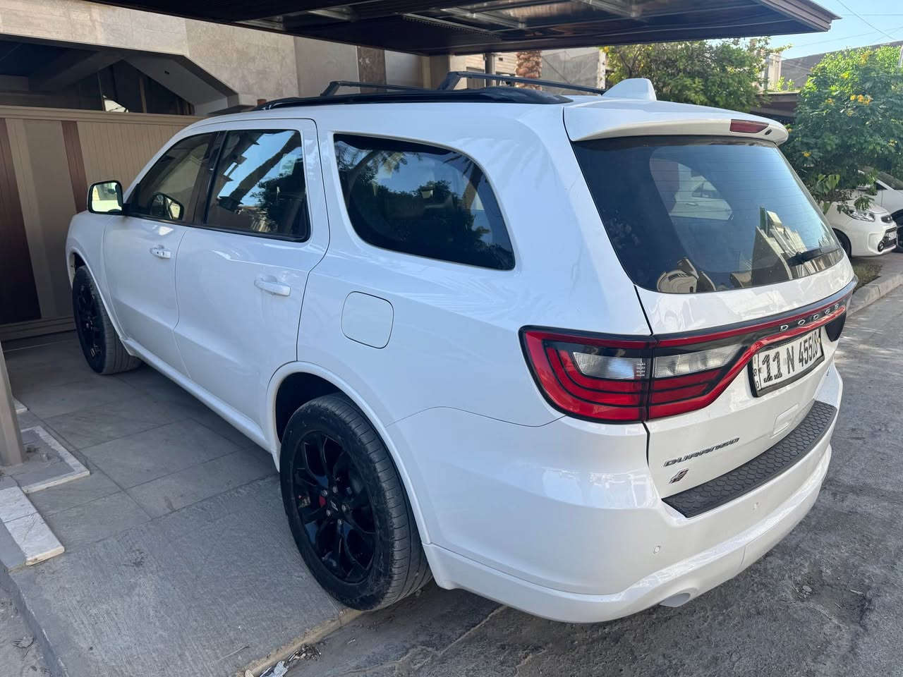 السلام عليكم 
دورنكو للبيع لون ابيض  فئه gt للبيع 
الموديل : ٢٠١٨
عداد المسافه : ١٦٣ الف كيلو متر 
المواصفات :
نظام الدفع AWD 
حجم المحرك :٣٦٠٠
داخل جلد اسود
كشنات خلفي منفصل ( ملكي)
كشن السائق والراكب كهرباء 
تدفئة كشنات اماميه مع تدفئة مقود
حفظ وضعيه القياده مع نزول ذكي
تحكم مقود كهربائي 
كامرا خلفيه مع حساسات 
مكابح طوارئ (auto brake )
اوتو دم للمرايه الوسطيه والسائق 
تشغيل عن بعد 
جنطه خلفيه كهرباء
شاشه كبيره تدعم خاصيه Apple carplay/ Android auto
نظام auto start-stop
صور الحادث بالمنشور بدون دواخل بدون لغد 
باب خلف الراكب بيه صبغ
كازكيت مبدل شغل درجة اولى عند (ألياس)
السعر ٣٢ مليون وبيه مجال

مكان السيارة زيونة
رقم الهاتف: *********** بغداد, العراق
