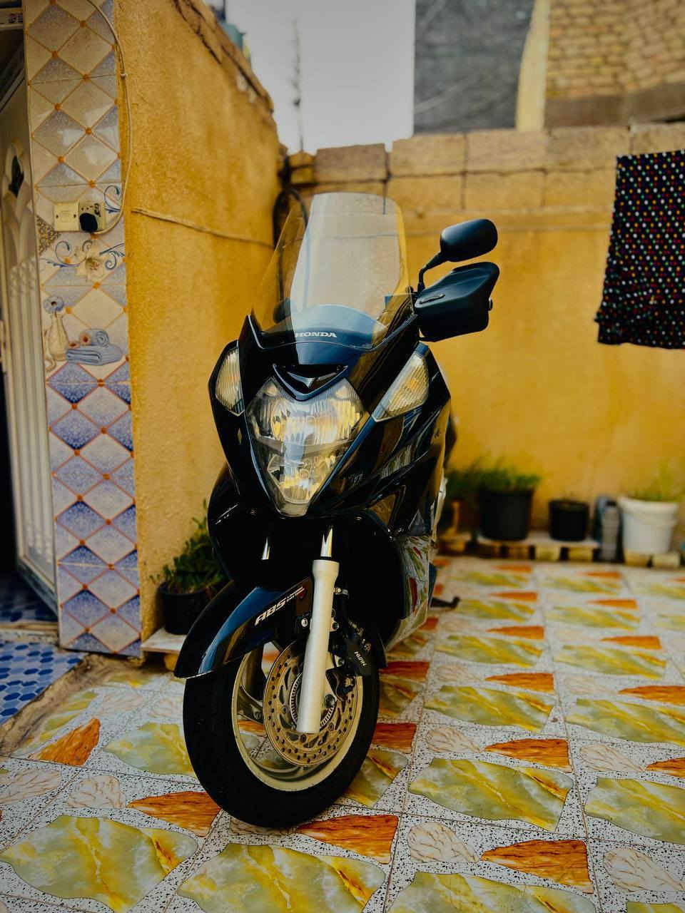 سلفر ونج لونين 400cc
فول مواصفات
ABS
تدفئة بل يدات
سويجات 2
أوفر مود
شاشة 
لايت زنون أصلي 
واقيات
ماشية 51
مكاني بغداد جسر ديالى القديم
***********

