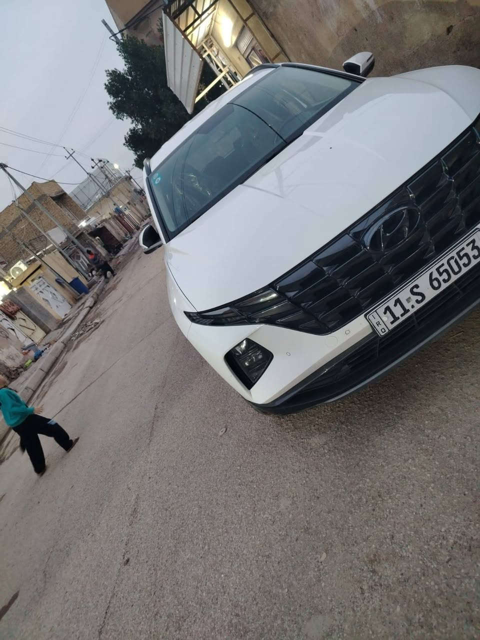 توسان 
موديل ٢٣ خليجي 
 تشغيل عن بعد
 مرايا شفط
 مكينه الفين دوش 
حساس امامي خلفي
 كشنات كهرباء 
مكفوله كفاله عامه رقم بغداد 
لايت زنون 
كاميرا خلفي
***********1
216 وبيها مجال
 مكان الكوت
