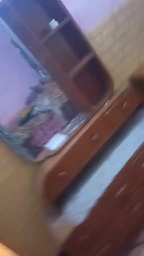 السلام عليكم غرفه نجاره اللبيع العنوان حله حي لاكرمين نضيفه السعر600وبيه مجال وتخم نجاره البيع نضيف السعر 300وبي مجال رقم التواصل***********👍
