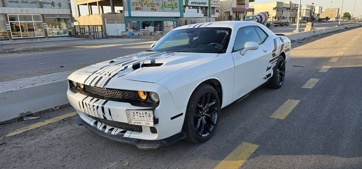 للبيع
جالنجر  2021
موصفات sxt 
محرك وكير شرط 
ضررها  خفيف  مثل ما موضع بالصور 
رقم سياره بغداد
سياره باسمي 
ماشيه 72 الف 
مكان السياره بغداد

السعر 180وبيها مجال  بسيط

التواصل على الرقم
***********
