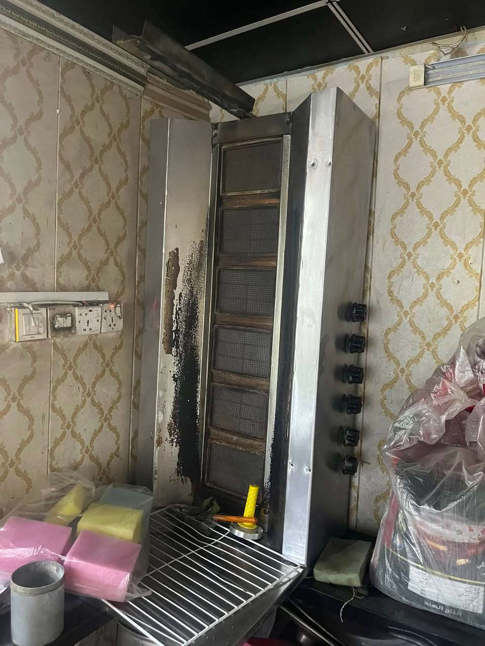 منقلة كباب تفصال ٢٥٠
براد طابقين تبريد فول ٣٠٠
شواية كص ستة أعيون ٢٠٠

***********
