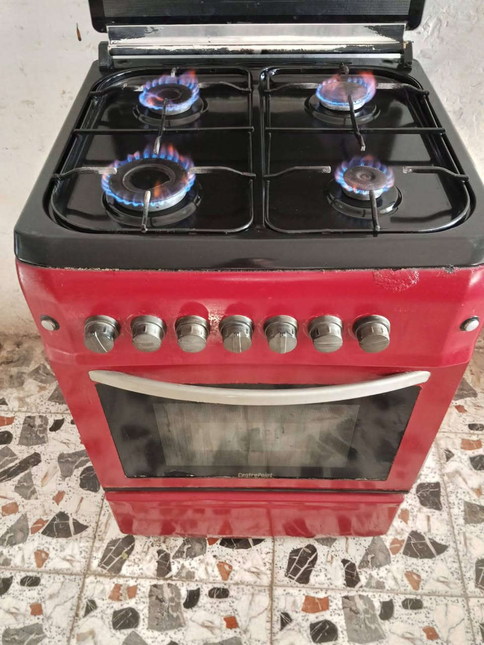 طباخ للبيع نظيف. جديد استعمال قليل الاصلي. للبيع فرنه 
شغال فوك وجوة. علفحص
صوبة جديدة علفحص الفتيلة الاصلية. شغالة واظحه بصور


**إذا كنت صاحب هذا الإعلان وتريد حذفه لأي سبب، رجاءا أرسل رسالة إلى الدعم الفني**