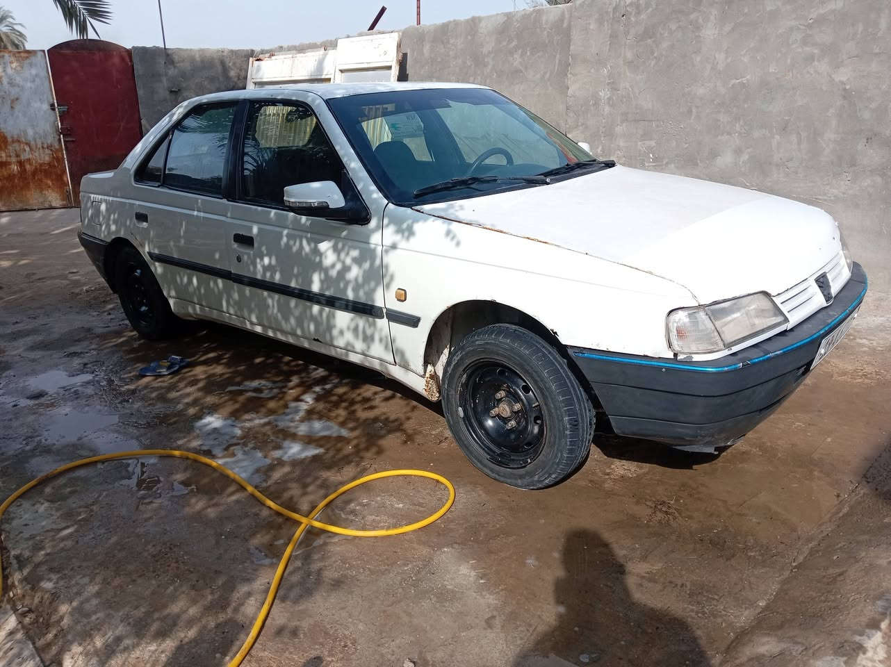 سلام عليكم بيجو رواه مويل ٢٠١٠ رقم انكليزي مكينه جديده حداديه امامي وخلفي جديد تخم تبريد شغال مكفول من صبغ ضربه مداور مباشر سعر ٢٨ بيها مجال مراوس حسب القناعه ***********
