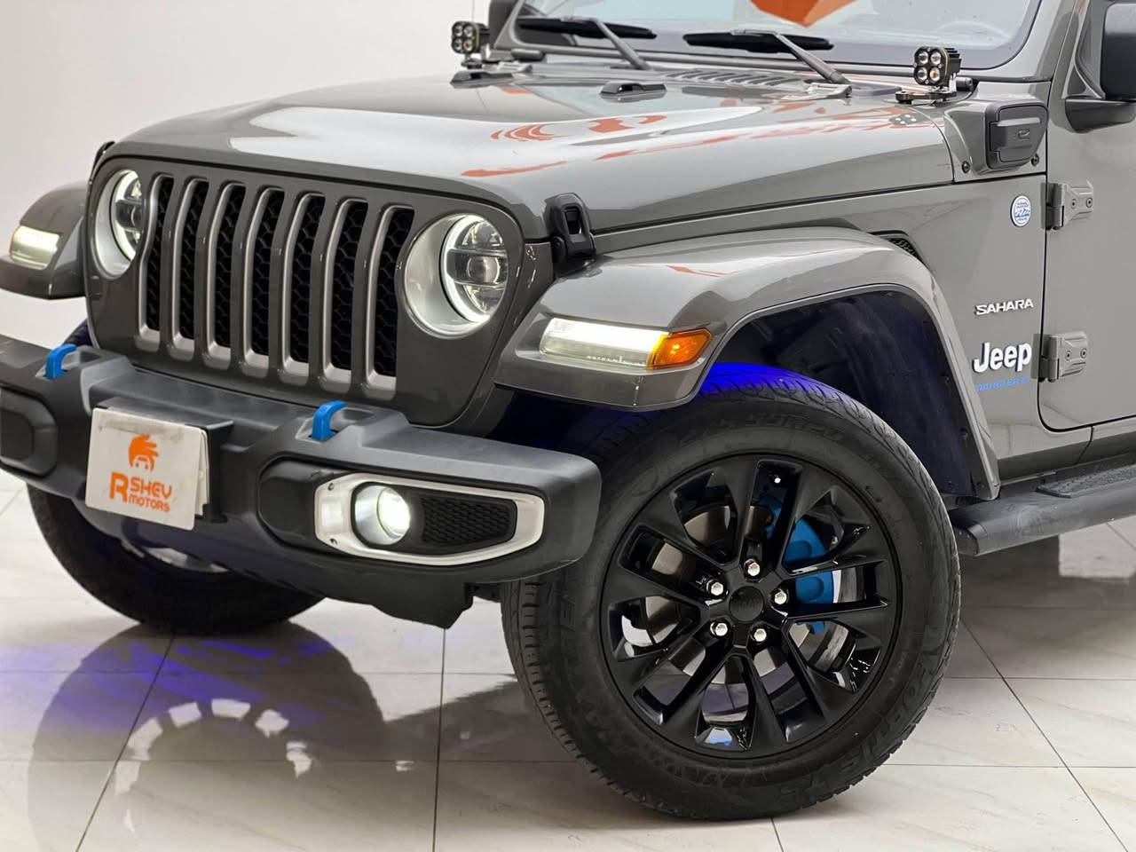 Jeep Wrangler 2023 4XE 
جيب رانجلر ٢٠٢٣ 4xe 

احلی لون علی رانکلر😍
مواصفات Sahara فول 

مكينة ٤ سلندر حجم ٢.٠ لتر توربو هايبريد 
ماشية 90,000 ميل و بحالة جداً ممتازة 

السیارة بدون صبغ و حادث نهائیا ❌  
السيارة كلش حلوة و نظيفة 

السيارة رقم دهوک تحویل بشرط 
مكفولة من كير و محرك و كهربائيات

و ب سعر(305$) ورقة و بيها مجال

مكان السيارة

دهوك -معرض ارشف R-Shev
رقم51 من معارض التيرمينال 

***********
*********** دهوك, العراق
