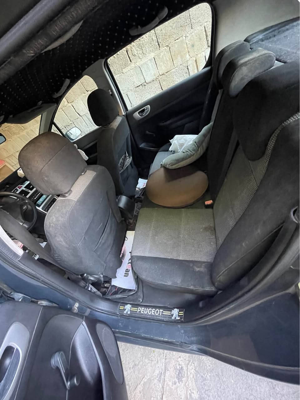 بيجو 307 
موديل 2006
على ايدي صارلها ٥ سنين 
صدر نظيف تايرات نظاف مابيه اي جطل 
سيارة نظيفة 
ومال بيت ماشية 140 الف 
سعرها 48 بغداد, العراق


**إذا كنت صاحب هذا الإعلان وتريد حذفه لأي سبب، رجاءا أرسل رسالة إلى الدعم الفني**