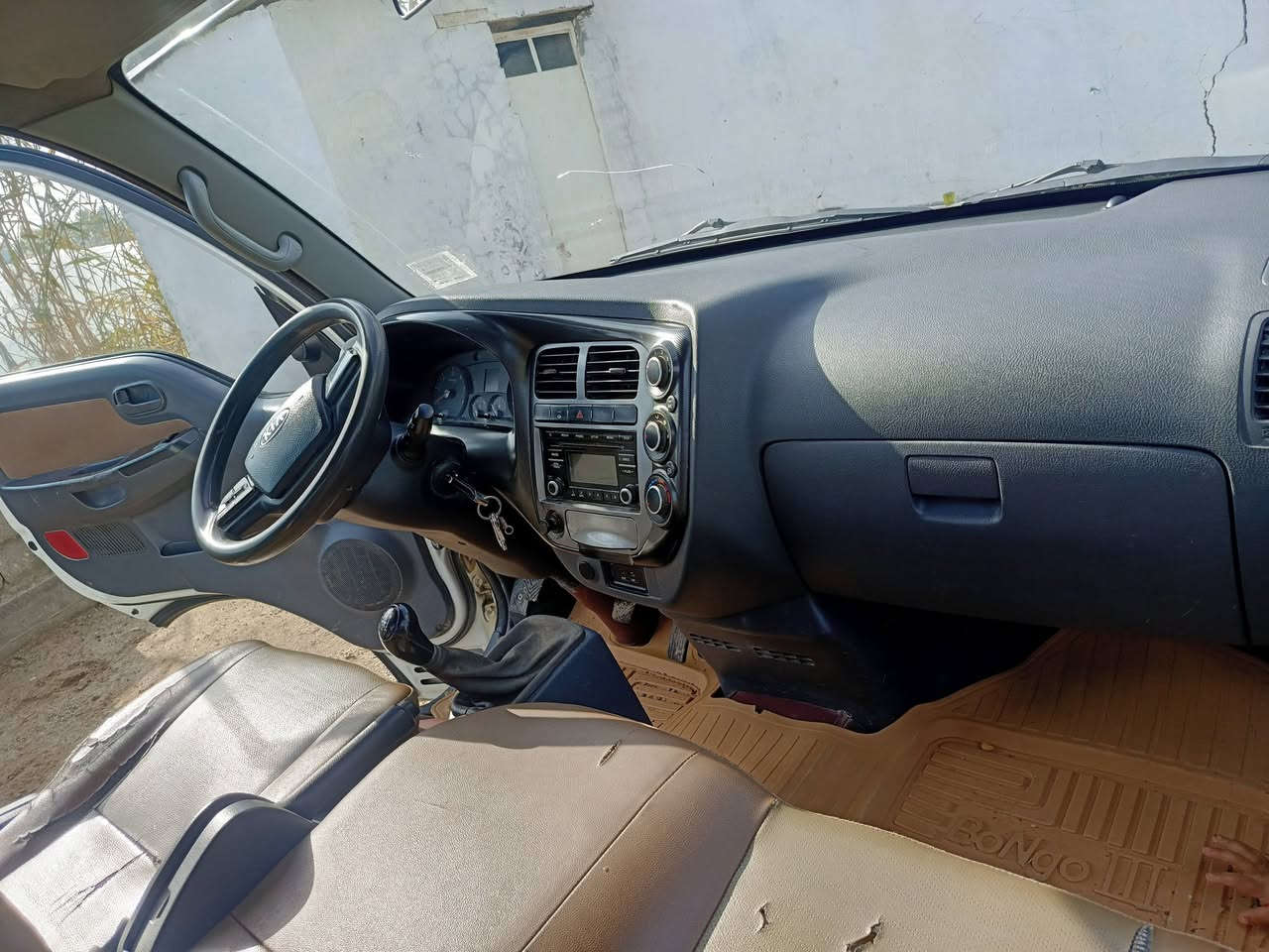 كيه موديل 2020شكل جديد رقم بغداد بسمي سياره خير من الله كير ومحرك مكفولات بس بيه البنيد مبدل  وكد شبر باب سائق صبغ  والباقي مكفول مكان سياره بغداد اليوسفيه 
***********
