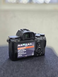 للبيع  Sony A7 mark iii Sony 28-70  سعر الكامرة مع العدسة 1350 دولار  ...