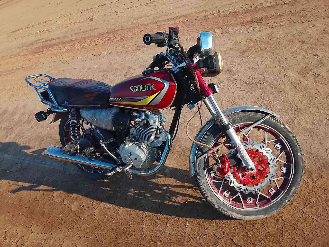 السلام عليكم دراجة للبيع موديل 25جديده اوراق كورتونيه المكان ديالى الخالص التحويله  625وبي مجال اتصل ودلل ***********
