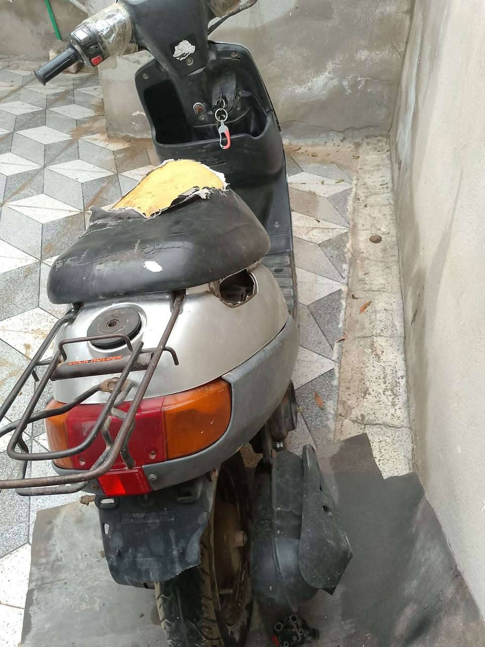 السلام عليكم دراجة زعرة بطه للبيع شغالة سلف وهندر سلف عايزة باتري شاصي مكفول كهربائيات شغالة للبيع او للمراوس


**إذا كنت صاحب هذا الإعلان وتريد حذفه لأي سبب، رجاءا أرسل رسالة إلى الدعم الفني**