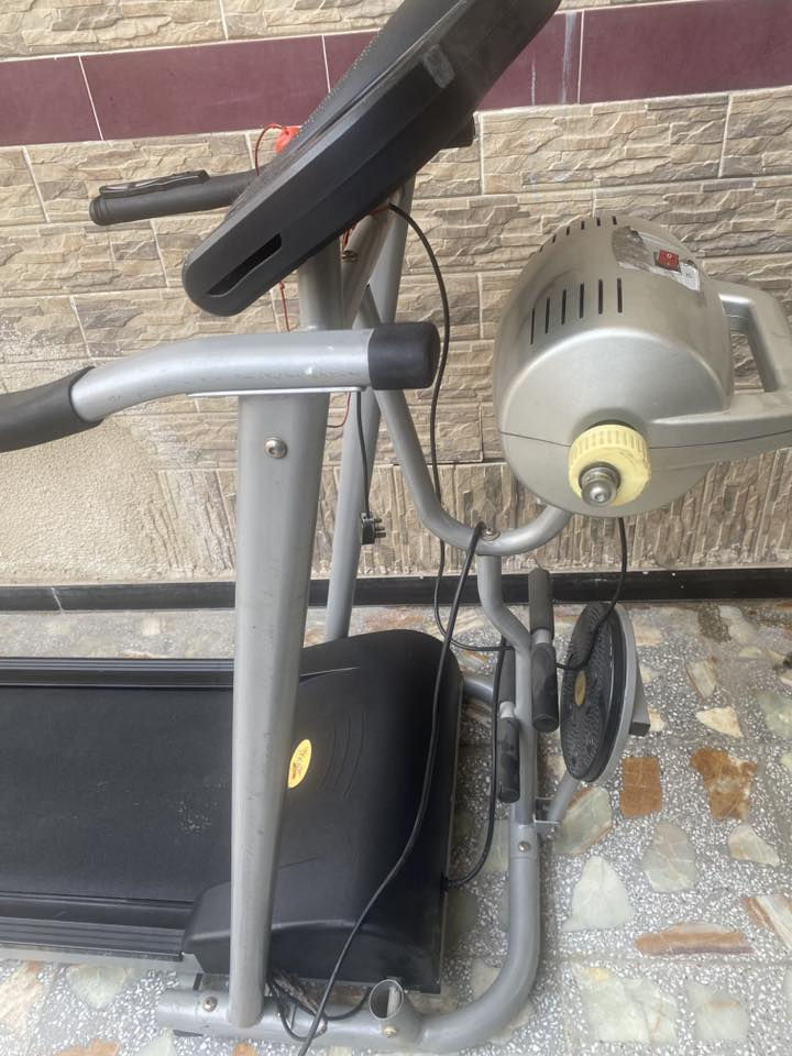 جهاز جري استخدام منزلي نضيف جدا وزن يتحمل180 كيلو بي حزام تكسير شحوم تدليك جسم كامل موصفات السعر 250
 العنوان بغداد ***********
