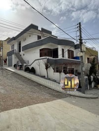 بيت للبيع • ١٦٠م • ٣ طوابق