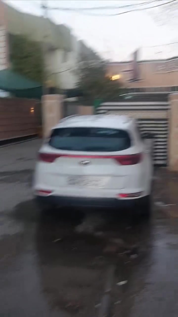 السلام عليكم
للبيع ارض مساحتها 576م بيها بناء دارين جاهزات من كلشي منطقه كامل خدمات ماء كهرباء مجاري مطريات تبليط وسكنيه وهادئه جدا صدر القناة قرب مشروع الماء بيت سعود  طريق زوار الأمام الكاظم (ع)  وبأسمنه تنباع بسعر ارض مناسبه للاستفسار ***********
