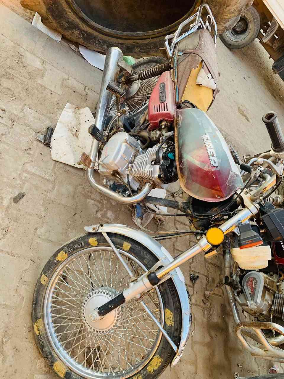 للبيع 
موديل ٢٠ 
السعر ١٧٥ 
اتصل ***********
ناحيه الزاب
