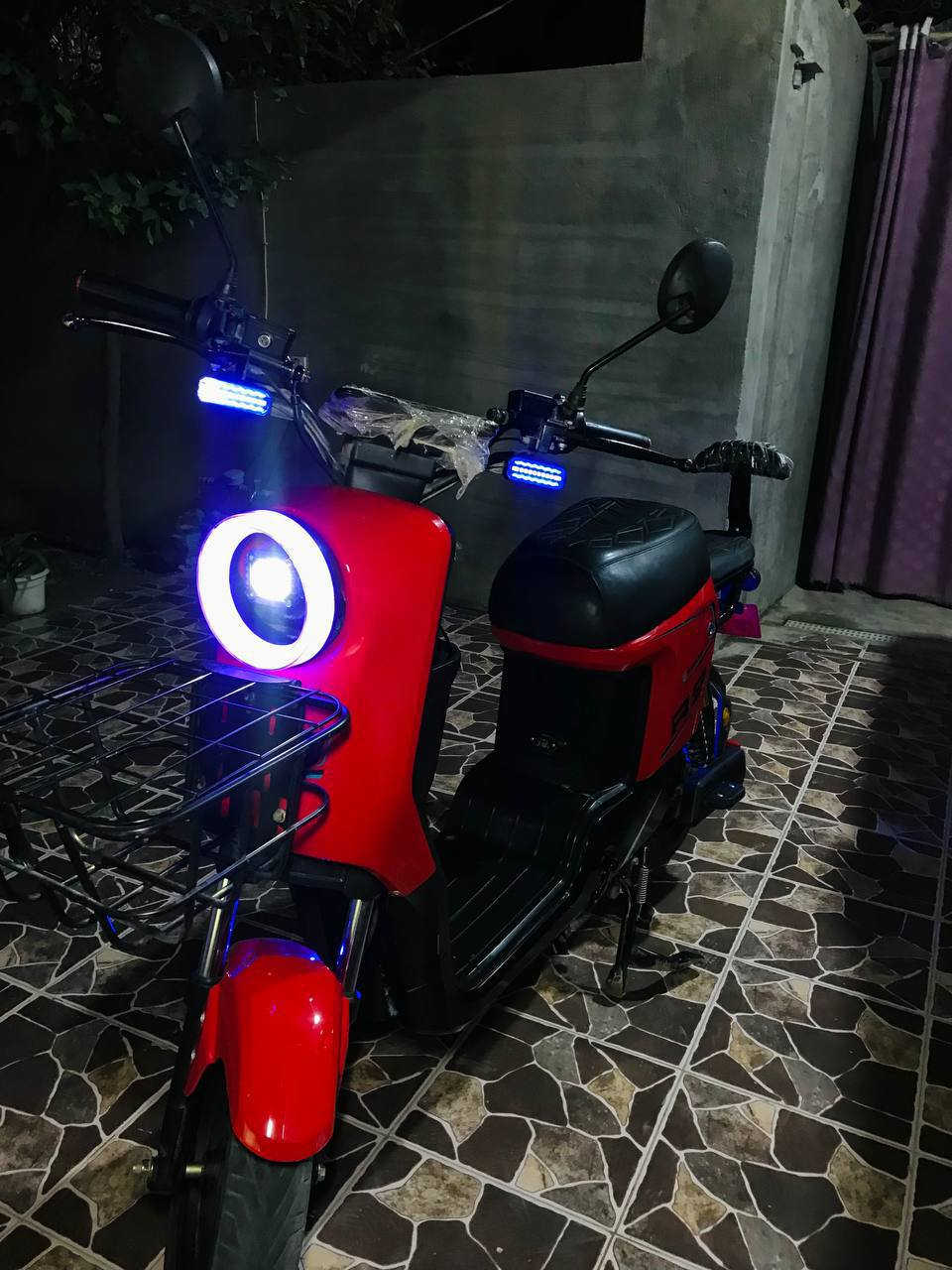دراجه شحن نوع R9  خمس بطارات 32 امبير امامي خلفي دسك بصمه سويج شاشه ايباد لسرعه والشحن سرعتها 99 كم  سله اماميه مقعد خلفي اضافي دبل اشاره لايت عالي وناصي بلادي برغي مامفتوح جديد كلش حمايه من السرقه اضافة الى البك للاستفسار اكثر   للاتصال ***********
