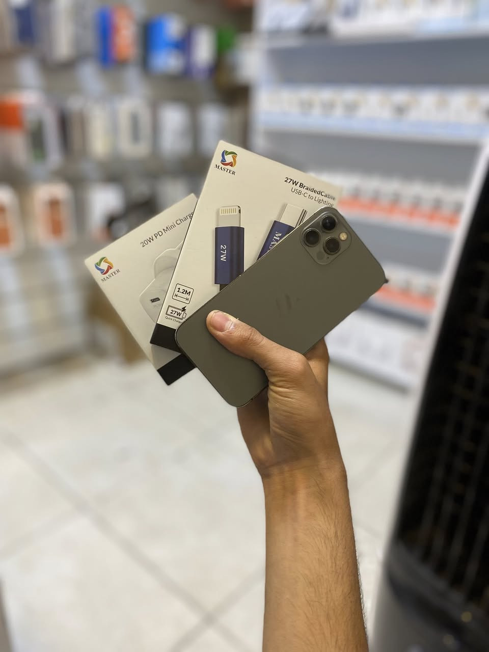 12برو فقط الصغير ذاكره 128 بطاريه 100 مبدله جهاز فقط مبدل شاشه بصمه شغاله كامل ملحقات ويا شاحنه اصليه بيه ضمان سنه من ماستر سعره (275) قفل سعر ثابت عنوان المحل بغداد رحمانيه الجعيفر للتواصل علرقم ***********

