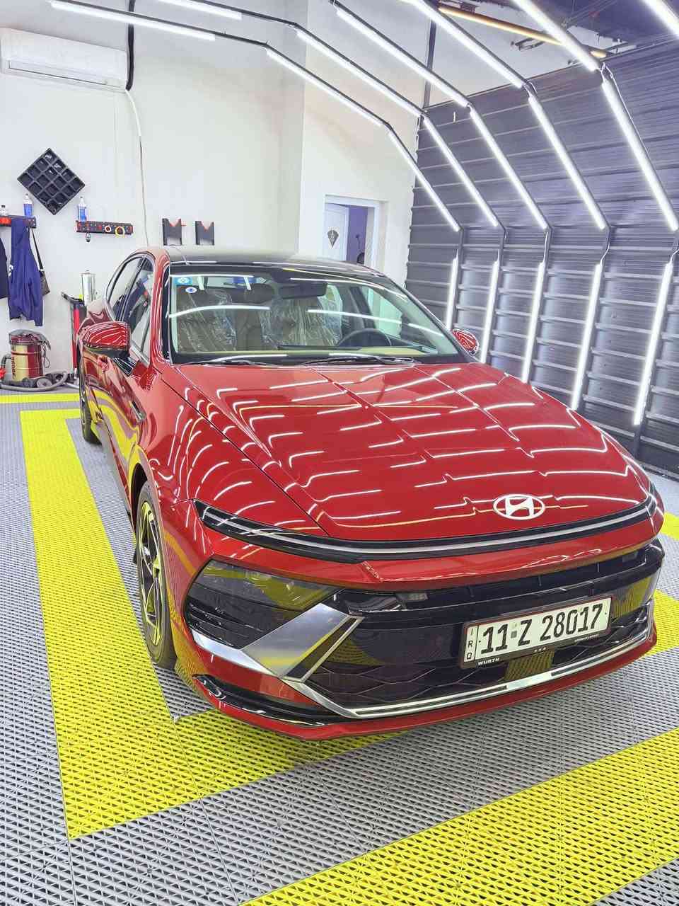 هونداي سوناتا 2025 
HYUNDAI Sonata 2025 

◀️ مرقم بغداد / حره باسمي التحويل ثاني يوم

🚘 خليجي 

🚘 ماشية 20 الالف كيلو 

🚘 موديل 2025

⚙️ حجم المحرك 4cylinder 2.5L

⚙️ مرتبط بناقل حركة أوتوماتيك 

⚙️ يبلغ عزم الدوران 245 نيوتن/ متر 

🐎 بقوة 191 حصان 🐎🐎

🔑 مفتاح التشغيل بصمة 

🔑 تشغيل عن بعد 

🪟 بانوراما  

🚗 دفع ثنائي FWD 

‼️ اريل نفكيتر 

📍حساسات أمامية 

📍حساسات خلفية 

💡لايت زينون + LED متصل 

🔦️ بك لايت LED متصل 

🚘 قبضات أبواب من الألمنيوم

🚘 دخول بصمة ذكي 

🛞 حجم الاطار 235/45R18

🛞 ويل كب 18

🛞 4 دسك

🛞 حساسات ضغط الاطارات 

✨️ اشارة في المرايا الجانبية 

✨️ المرايا قابلة للطي كهرباء 

🎈عدد AIR BAG 2

🚗 هاند بريك كهرباء 

🚗 ا ABS 

🖥 دشبول شاشة ديجيتال متصل 

🖥 شاشة Apple Car play 

📷 كاميرا دوارة 

💡الانارة الداخلية LED 

⭕️ مقود جلد حياكة 

⭕️ شفتات مقود 

🛣 مثبت السرعة Cruise 

🎶 المودات والاوامر الصوتية 

🎶ا Bluetooth    

🔋شاحن هاتف Wireless 

⚡️مخرج منفذ الطاقة 

🔍فحص نظام السيارة 

💺تتسع المقصورة ل 5 ركاب

💺المقاعد جلد قرميدي 

💺حركة المقاعد الأمامية كهرباء 

👶 مثبت مقعد الطفل ISOFIX 

‼️ المرآة الوسطية أوتو دم 

❄️ تبريد شاشة مناخين منفصلين 

❄️ قطعتين تبريد 

🚘 أوضاع القيادة Drive Mode 

🚘 أوتو هولد Auto Hold  

⛷️ نظام مانع الانزلاق  

🚘 تطعيم الدواخل ألمنيوم 

🚘🚘 ضمان لمدة ثلاث سنوات أو 60,000 km 🚘🚘

السيارة مكفولة كفالة عامة 

اي ستفسار اتصل ***********

مكان السيارة الأنبار فلوجه

السعر 258 و بيها مجال بسيط
