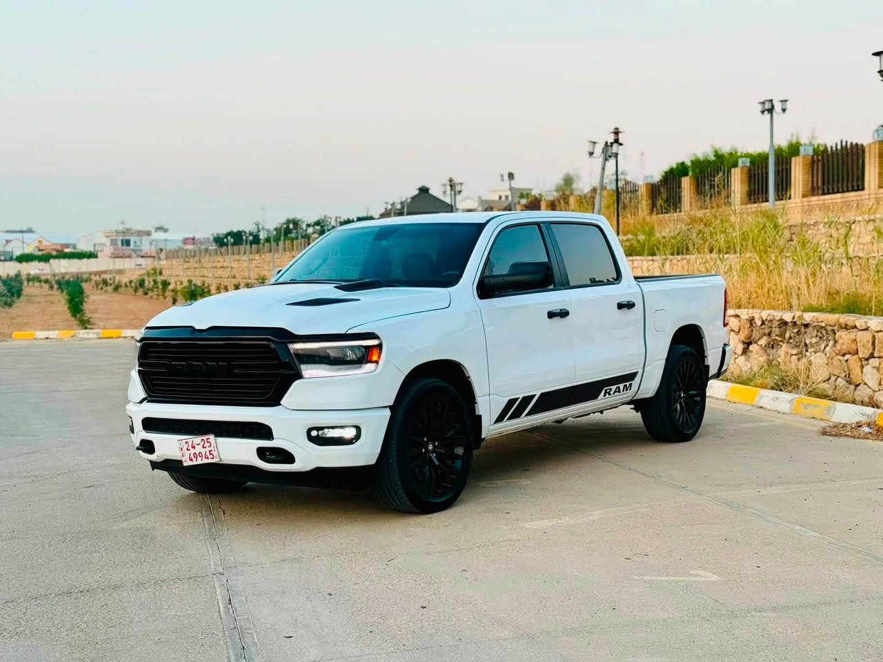 رام. 2023
محرك. V8 
فورويل. 4*4
ماشية. 67 الف 
باب طويل بدي قصير
قطعتين كلير 3 قطعه صبغ
بدون ارباك بدون دواخل 
صور السونار والحادث بالمنشور

السعر. 215 ورقة بي مجال بسيط 

***********
***********
العنوان اربيل
