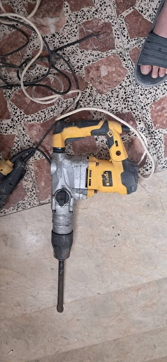 السلام عليكم شغالات على الفحص مكان بغداد مدينة الصدر للاستفسار خاص او الاتصال *********** يوجد توصيل
