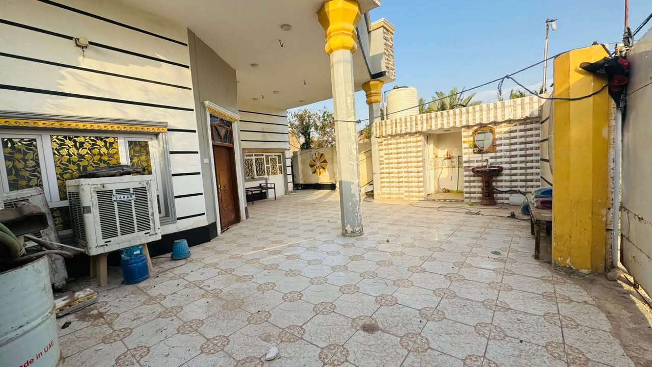 السلام عليكم دار اللبيع طابو صرف 200 متر يحتوي علئ استقبال 7متر +هوال 4×7 متر 2 غرف نوم 4×5
 صحيات خارجيه كافه الخدمات متوفره ماء وكهرباء وخط موالد رقم ((***********)) 
العنوان* شارع الورديه خارج * منطقه الطابه
###مكلف_بلنشر####
