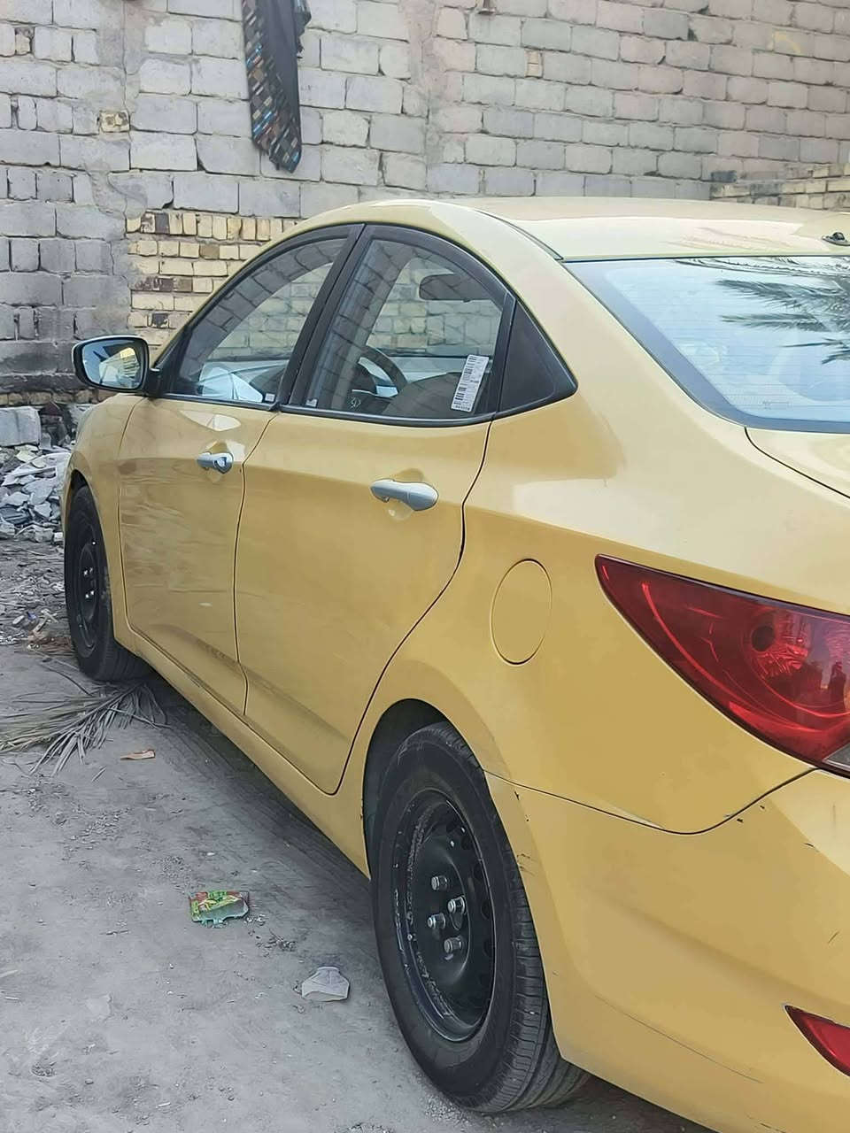 أكسنت 2014 سيارة كلش نظيفة تبريدها ممتاز وگشرها كلش نظيف والشيء الجيد بيها المكينة الف وستمية 1600 والسعر خاص للأستفسار الاتصال الرقم التالي وليس على الماسنجر لان ما موجود ***********
