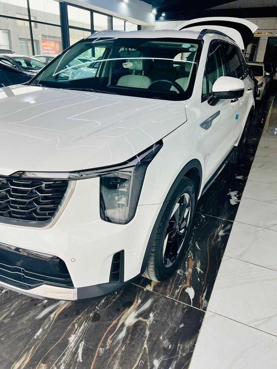 سورنتو موديل 2025 مكينة 6 سلندر ماشي 40 الف فول بلا بانوراما بلا حار بارد اخذتها زيرو باسمي فقط صار بيها بارد بالباب الخلف السايق وسعر مناسب الاتصال على الرقم ***********
