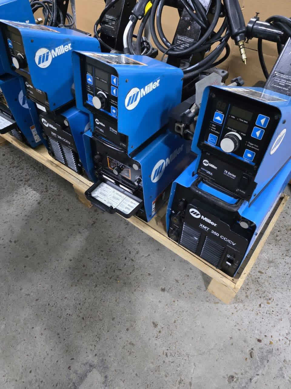 يسر شركة تلال العراق الفضية أن تعلن عن توفر مجموعة من مكائن اللحام الأصلية من أشهر العلامات العالمية:
لنكولن وملر  – بجودة عالية، وكفاءة ممتازة،.

المزايا:

• مكائن لحام كهربائية وديزل تناسب مختلف المشاريع الصناعية والإنشائية.
• أداء قوي مع توفير في استهلاك الطاقة.
• سهولة التشغيل والصيانة.
• متوفرة بأحجام وقدرات متعددة لتلبية احتياجات الورش والمقاولين.

الموقع:

البصرة – العشار قرب البريد 
هاتف :***********
