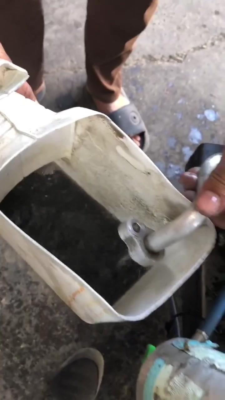 سلام عليكم اخوان دوج كرفان موديل ٢٠١٤سيارة اخونه احمد غسل منضومه كامله وتبديل فريز خلفي وراديتر وبطل وشحن غاز اصلي فرنسي ابو علي التبريد ساحت عدن خلف معمل جلبي قرب عباس دوج ***********
