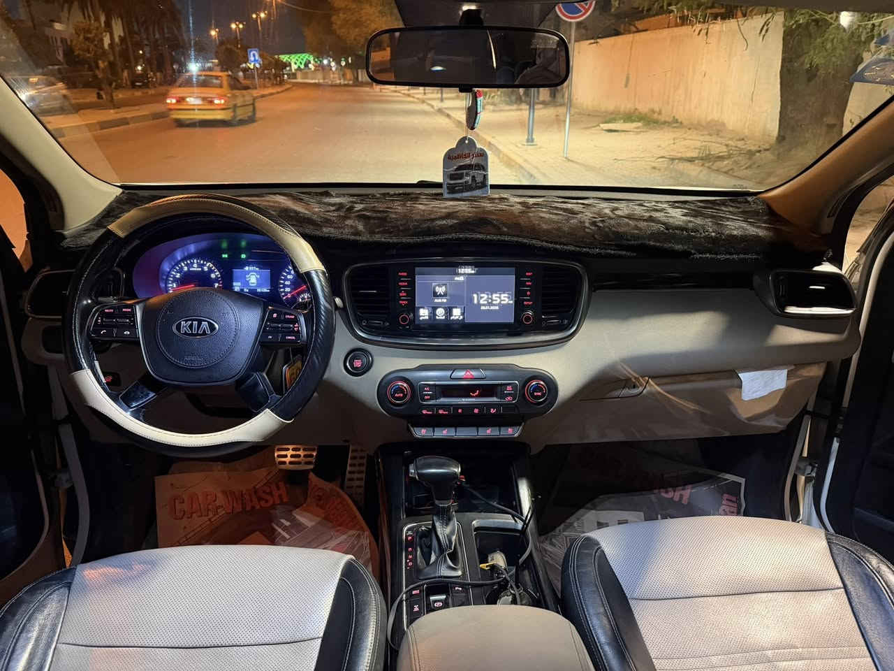 سورنتو موديل 2019 واحد علا واحد. فورل ويل 
مري شفط  بانوراما حساس  كراسي كهرباء+تدفئه  كشنات 
تبريد 3قطع 
تحكم ستيرن جهتين
هندبريك كهرباء 
صدر جديد ادامه. كامل 
السياره نضيفه 
ماشيه 95الف  
السعر 265 
***********
