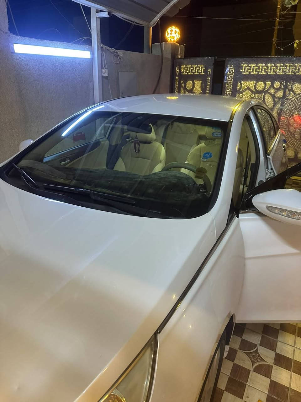 السلام وعليكم 
سياره ماشيه 134 
داخل بيجي واسود 
محرك شرط
كير شرط
صدر جديد
تخم تاير 
تبريد ثلج ❄️
تدفئه نار 🔥
سياره من حض وبخت 
الضررر بنيددد فقط

سوناتا خليجي 2011 رقم سليمانيه باسمي تحويل ثاني يوم 
صبغ فقط بنيد
السعر 120وبيها مجال
***********
