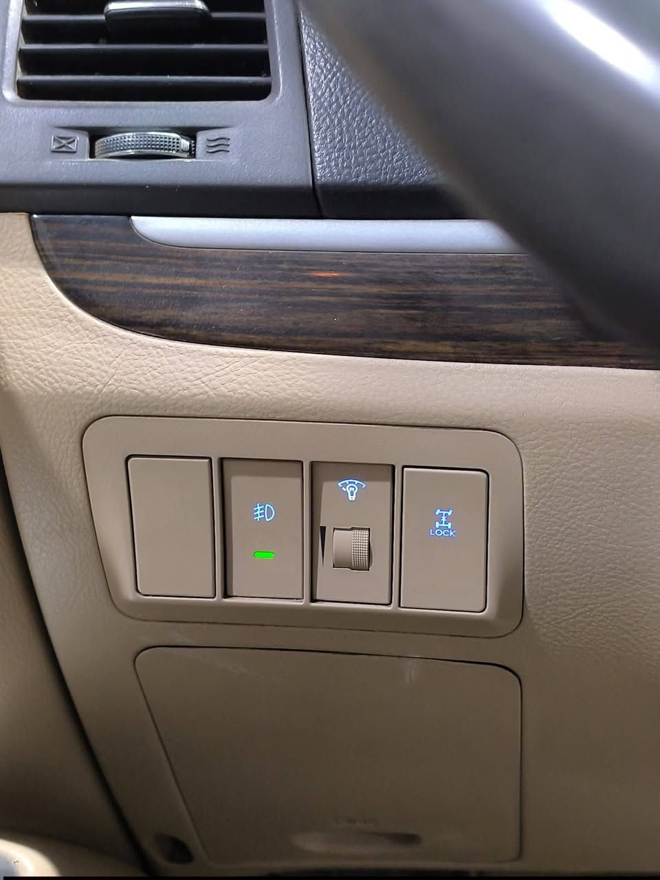 السلام عليكم شباب سنتافي2012 خليجي للبيع او للمراوس فقط سياره عاليه 
السياره واحد ع واحد 
مكينه سته سلندر 3600ccmمكفوله وكير وتبريد خير من الله 
حداديه 100/100ويل فراشه 
3بصمات 3قطع تبريد 7راكب كشن كهرباء +جلد بلادي 
فتحة سقف حساسات خلفيه 
تحكمات جهتين شاشه كامره بيها تبديل قطعتين بنيد وباب الصندوق مال شركه وبيها صبغ الجاملغ من جهة الصدر والباب والباب الخلفي قليل مو كلها سياره خير من الله ما ناقصها برغي

#السعر 134وبيها مجال الطيبين ورجاء لحد يعلق تعليق سلبي تره يسمع كلام مو حلوو ولا يصير براسي بس هوه وبس 
رقمي ‏‪***********‬‏
اسيا ***********
