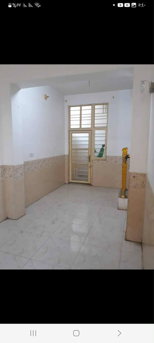 بيت للبيع مساحه ٥٠متر طابقين غرفتين وصحيات بالطابق الثاني والطابق الارضي غرفه نوم وغرفة خطار ومطبخ وصحيات ومنور بيت بناء جديد مكانه شارع الحر حي القناصين خلف مستشفى الوارث للاورام قريب على شارع الاستفسار ‏‪***********‬‏
