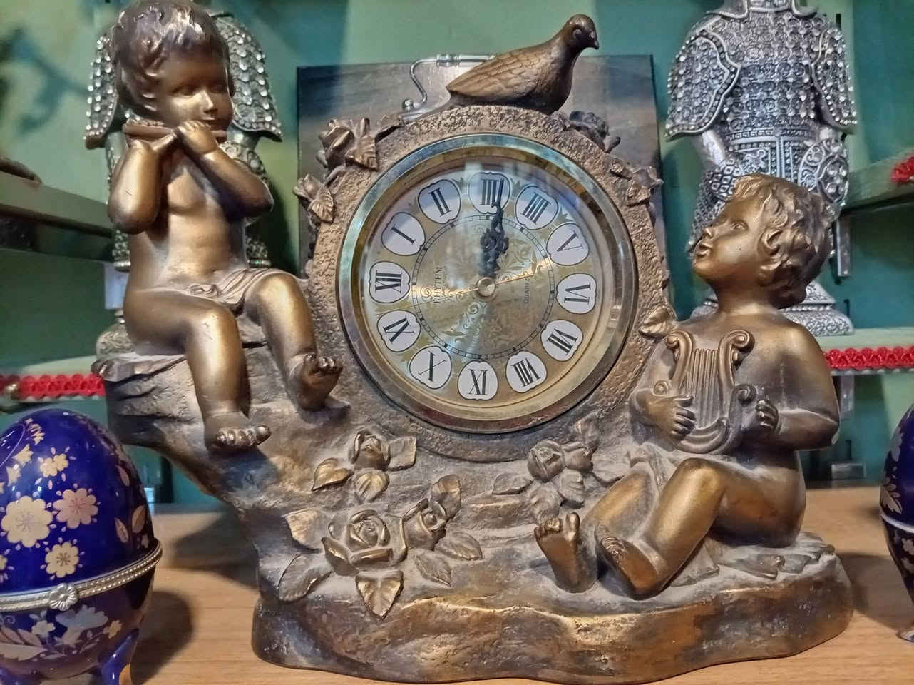 انتيكات رائعة ومييزه الساعه عجينه وزن ثقيل شغاله سعرها 100 التيبلامات نحاس ثقيل سعرهن 75 ولدلات سعرهن علا 40 القطعه الوحده السفينة سعرهة 20 أكو توصيل ولسعار بيهن مجال


**إذا كنت صاحب هذا الإعلان وتريد حذفه لأي سبب، رجاءا أرسل رسالة إلى الدعم الفني**