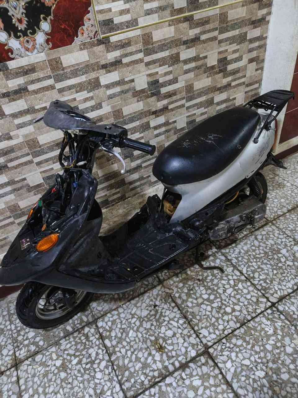 بيجي 9 زروف للبيع
نقصها كفرات و باتري شغالة هندر واحد سعرها 200 وبيها مجال للشراي 
مكاني بغداد جديدة 
***********
