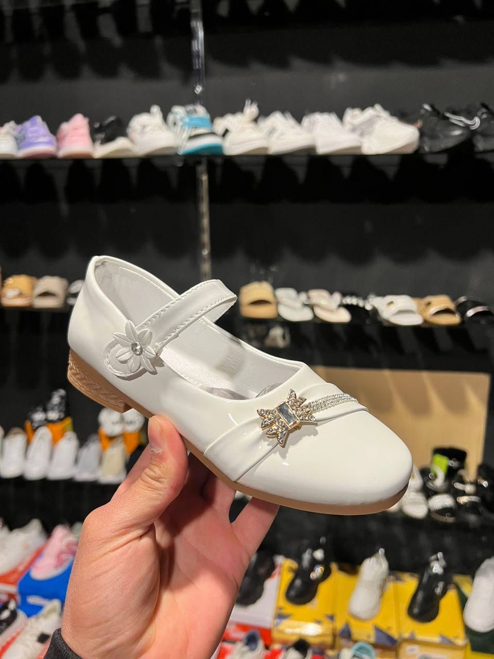 السلام عليكم زبائننا الكرام 🌸
رمضان مبارك عليكم ويتقبل الله طاعاتكم 🌙🤍
🎉 تم وصول بضاعة العيد الجديدة 🎉
يتوفر لدينا جميع القياسات (أطفال – بناتي – نسائي)
وأسعارنا جداً مناسبة 🔥
👨‍👩‍👧‍👦 اشتري لعائلتك من يمّنا ولك خصم مميز
📍 العنوان: ناحية الشورة – مجاور رعد للملابس الباله
✨ المتوفر حالياً ✨
🔹 فلات بناتي روغان (31–36)
🔹 فلات طفله روغان (21–25)
🔹 صندل بناتي (26–30)
🔹 اسكجر (21–26)
🔹 اسكجر (26–30)
🔹 اسكجر (31–36)
🔹 صندل أطفال (16–21)
🔹 صندل ولادي (21–25)
🔹 بوتين بناتي (31–35)
🔹 بوتين بناتي (33–34–35)
🔹 بوتين ولادي (31–37)
🔹 صندل طبي (37–40)
👠 أنواع الكعبات:
▪️ كعب نسائي مقبط شفاف (37–40)
▪️ كعب نسائي شفاف (37–38)
▪️ كعب روغان (38–41)
▪️ نسائي أصبع كرستال (37–41)
▪️ مقبط ألماز كعب (36–37)
أهلاً وسهلاً بكم في أي وقت 🌷
ننتظركم تشرفونا ❤️
ويوجد توصيل للبظاعة


**إذا كنت صاحب هذا الإعلان وتريد حذفه لأي سبب، رجاءا أرسل رسالة إلى الدعم الفني**