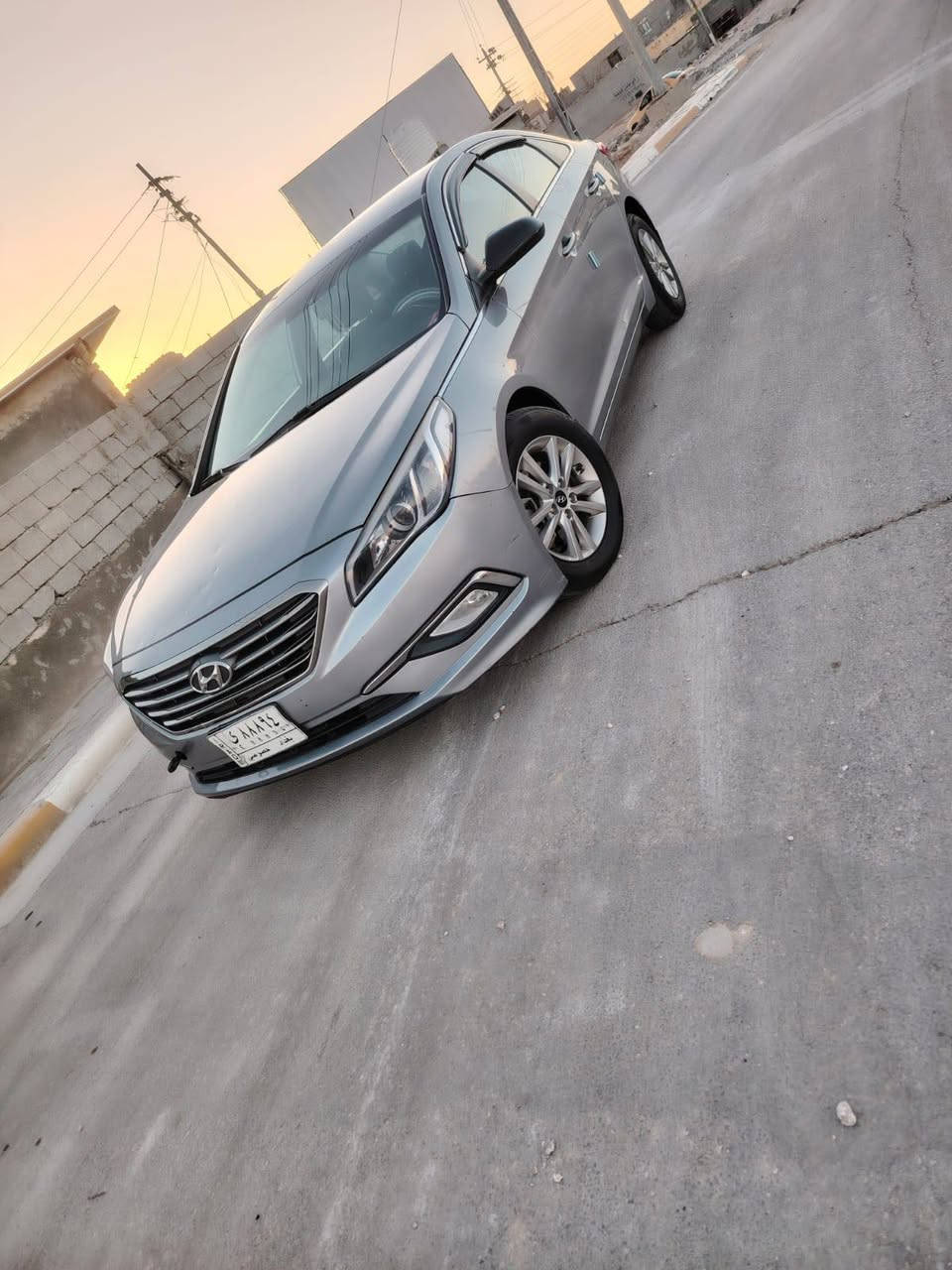 السلام عليكم سياره نوع سوناتا موديل 2015 وارد امريكي بيه بس بنيد  ايبل  واحد السياره كفاله كير مكينه حداديه تخم تاير تبريد مكينه 2400 لغود وشواصي مكفولات لسياره حلوه وجديده نص فول السعر 118 وبيه مجال عنوان  كربلاء رقم الهاتف ***********
